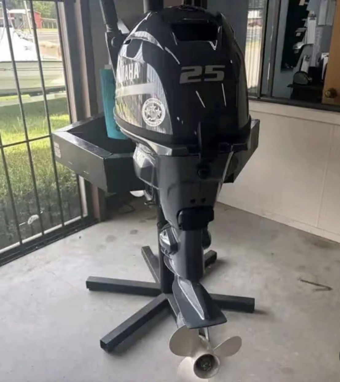 Yamaha 25 HP 4 Stroke Outboard Motor Engine