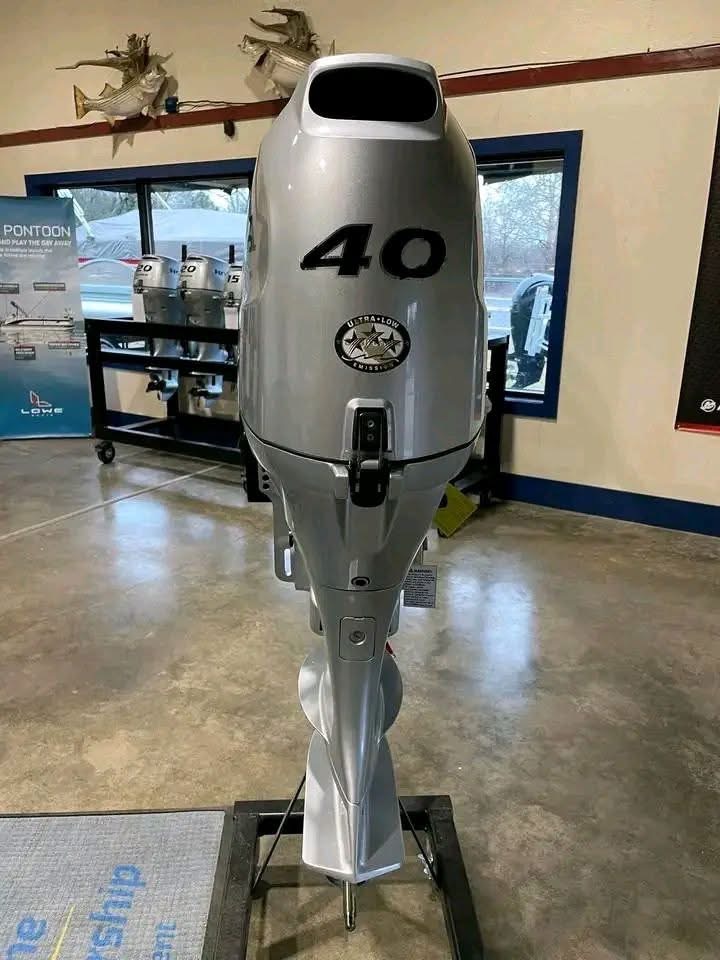 Yamaha 40 HP 4 Stroke Outboard Motor Engine