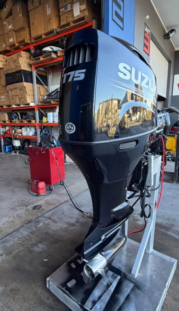 Suzuki 175 HP 4 Stroke Outboard Motor Engine