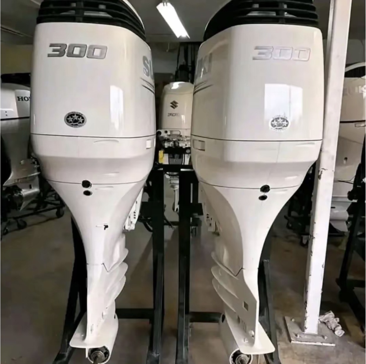 Twin Suzuki 300 HP 4 Stroke Outboard Motor Engine
