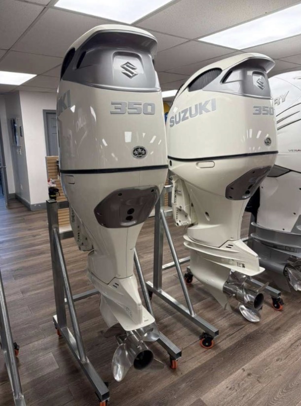 Twin Suzuki 350 HP 4 Stroke Outboard Motor Engine